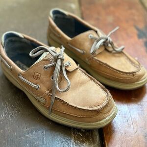 Kids Sperry shoes. Size 5.5M Used but good shape